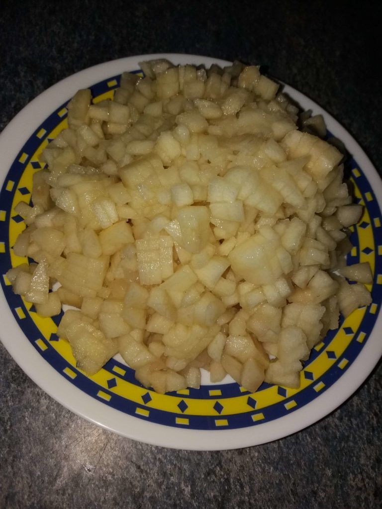 Peras peladas y troceadas para mermelada macrobiótica. Receta.